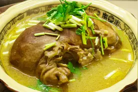 猪肚鸡怎么做才好吃？大厨教你正确做法，肉质鲜嫩无腥味，太香了视频封面