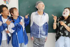 搞笑剧：学渣用保鲜膜裹住全身，不料竟变成木乃伊，什么情况？视频封面