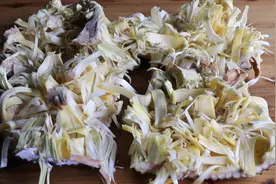 吃完菠萝蜜皮不要扔，一分钟教你变废为宝做成美食，出锅后太香了视频封面