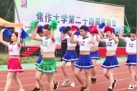 高校举办运动会 男生穿着短裙秀大长腿走方阵 成为全场最亮的仔视频封面