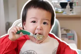5招让娃自己吃饭！培养宝宝自主进食的宝藏方法