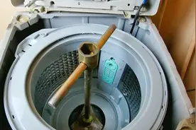 洗衣机脱水噪音大，波轮盘都掉出来了，拧紧这颗螺帽就能解决视频封面