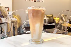 咖啡+牛奶+蜂蜜，3步搞定自制拿铁！