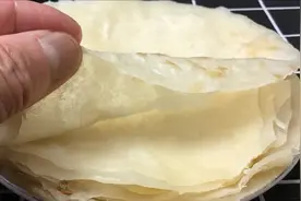 烤鸭小饼怎么做？最关键就在于和面，还比纸要薄，人人都能学会