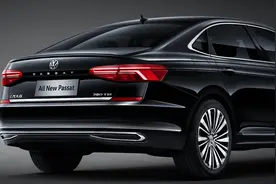 大众赔偿德国车主8亿多欧元后，中国人民喜迎帕萨特价格上涨！视频封面