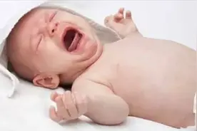 老一辈都说，宝宝晚上哭闹是因为这几件事！看来并非迷信视频封面