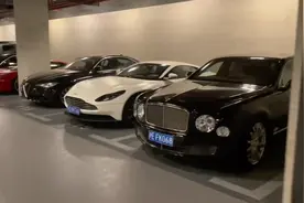 外卖小哥送餐魔都豪宅，豪车多到数不胜数：劳斯莱斯像大白菜一样视频封面