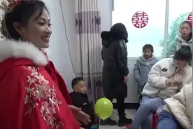 婚礼现场新娘伴娘齐唱黄梅戏，网友：这才是婚礼该有的样子视频封面