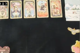 三角关系中，现在他不在你身边的时候，他会想念你吗？视频封面