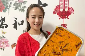 自制火锅底料更省钱，小妹儿熬了三个小时香辣扑鼻，够吃一年了视频封面