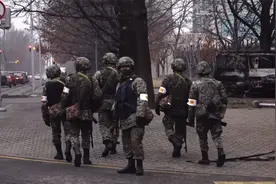 突发！哈萨克斯坦50名士兵集体中毒，事发时正在首都巡逻维持秩序视频封面