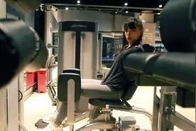 如何打造臀腿曲线？2个动作帮你美臀瘦腿，穿衣更显完美身材