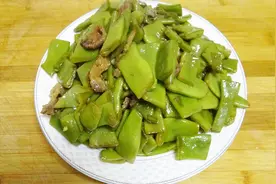 妈妈做的家常菜肉炖芸豆，简单做法味道挺好