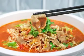 想吃酸汤小肥羊不用去饭店了，大厨教你在家做，酸辣开胃真过瘾