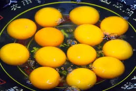 用鸡蛋和豆浆一起做豆腐，营养鲜嫩特好吃，开胃下饭做法还简单