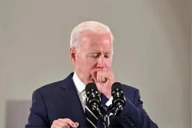 拜登新冠转阴没多久，检测再次呈阳性，白宫医生发布重要消息视频封面