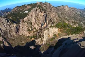 站在安徽黄山最高峰“莲花峰”峰顶，镜头中难道看到了地球弧度？