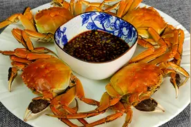 蒸螃蟹，只放姜片就错了，海鲜老板教我一招，蟹肉蟹黄不腥更营养