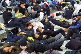 春运时，为啥火车票开始就显示“无票”？知道原因后买票就方便了视频封面