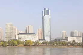 兰州又一摩天大楼悄然出现，黄河风情线这一段商机无限视频封面