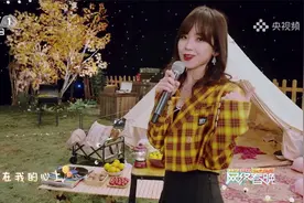 满分笑容！王冰冰张舒越合唱《在草地上肆意奔跑》视频封面