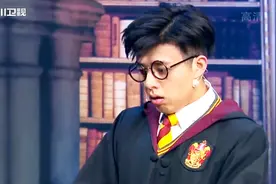 魔法师用魔法做面条！结果啥都是隐形的，这波表演太牛了！视频封面