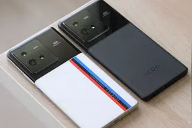 iQOO 10 Pro 开箱体验：200W 充电实测有多快？视频封面