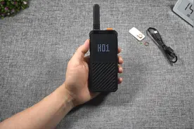 极蜂新款对讲机A308开箱，你还准备花四位数买摩托罗拉吗？视频封面