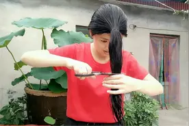 自己在家剪头发，一剪子下去就搞定，再也不用去理发店排队了