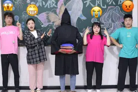 表情包大考验，犯规的人就会消失，胖妞能打败神秘黑衣人吗？视频封面