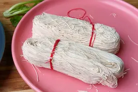 福建人超爱吃的面线糊，原来做法如此简单，连吃二碗不过瘾视频封面