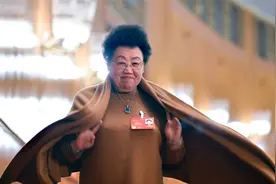 白手起家的中国女首富，靠地产行业发家，晚年却爱上了紫檀视频封面