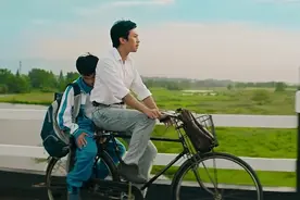 《世上只有爸爸好》，长大了才知道，这首歌唱出了伟大的父爱视频封面