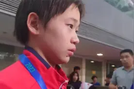 全红婵哭了！扑在师兄怀里流眼泪，直言：该有的水平没发挥出来视频封面