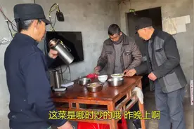 面条三兄弟重归于好，齐心协力帮大哥建房，各自贡献自己的力量视频封面