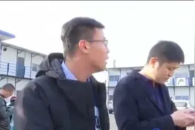 工人露宿街头18天，只为讨回血汗钱，记者介入要款过程一波三折视频封面