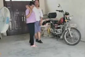 老公病重梅子每天不管多累都会扛着练走，虽难但没想过逃避和放弃视频封面