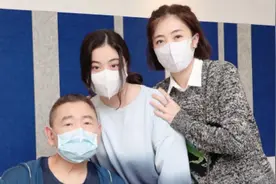 甘比与大女儿公开露面，13岁刘秀桦亭亭玉立贵气十足，像极了妈妈