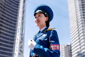 中外七国女警执勤对比，印度丹麦太暴力，中国女警飒爽英姿展芳华视频封面