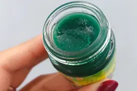 泰国国药青草膏，人手一瓶，轻轻一抹，不再为蚊虫叮咬烦恼！