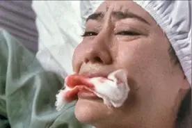 皇家女将：警花为保住遗腹子，居然不打麻药做手术，太疼了！视频封面