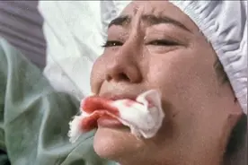 皇家女将：警花为保住遗腹子，居然不打麻药做手术，太疼了！视频封面