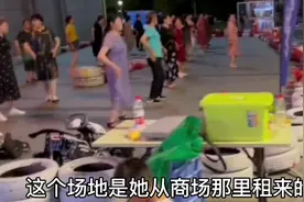 江苏无锡，一群跳广场舞的大妈，强行霸占商场门口，还要打断人腿视频封面