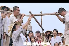 这是鱼雷吗丢到水里才爆炸视频封面