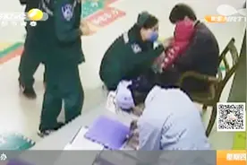 1岁幼童误食502胶水，口中已被灼伤，舌头牙龈有白色附着物