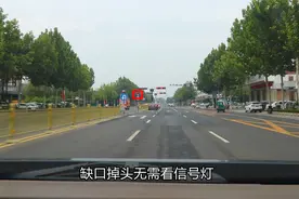 这个掉头缺口红灯掉头为什么不处罚？原来还有这个作用