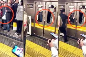 日本老人反复阻止地铁关门 导致名古屋地铁延误近1分钟视频封面