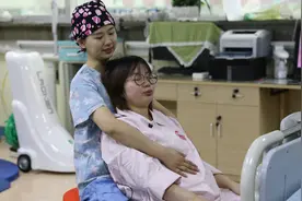 一年生孩子6次！杭州女护士亲身模拟分娩，帮产妇克服恐惧视频封面