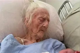 七旬印度老太产下一名男婴，见到婴儿的样子后，众人：这不科学视频封面