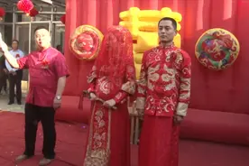 山东一帅哥迎亲，新娘怀孕了，挺着大肚子，结婚就当爹，好幸福视频封面